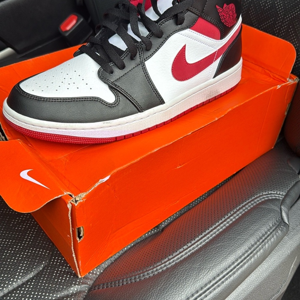 Retro Jordan 1 Red/Black/White